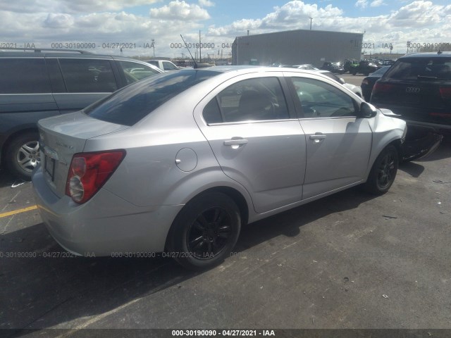 Photo 3 VIN: 1G1JC5SB3F4157815 - CHEVROLET SONIC 