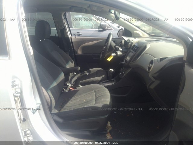 Photo 4 VIN: 1G1JC5SB3F4157815 - CHEVROLET SONIC 