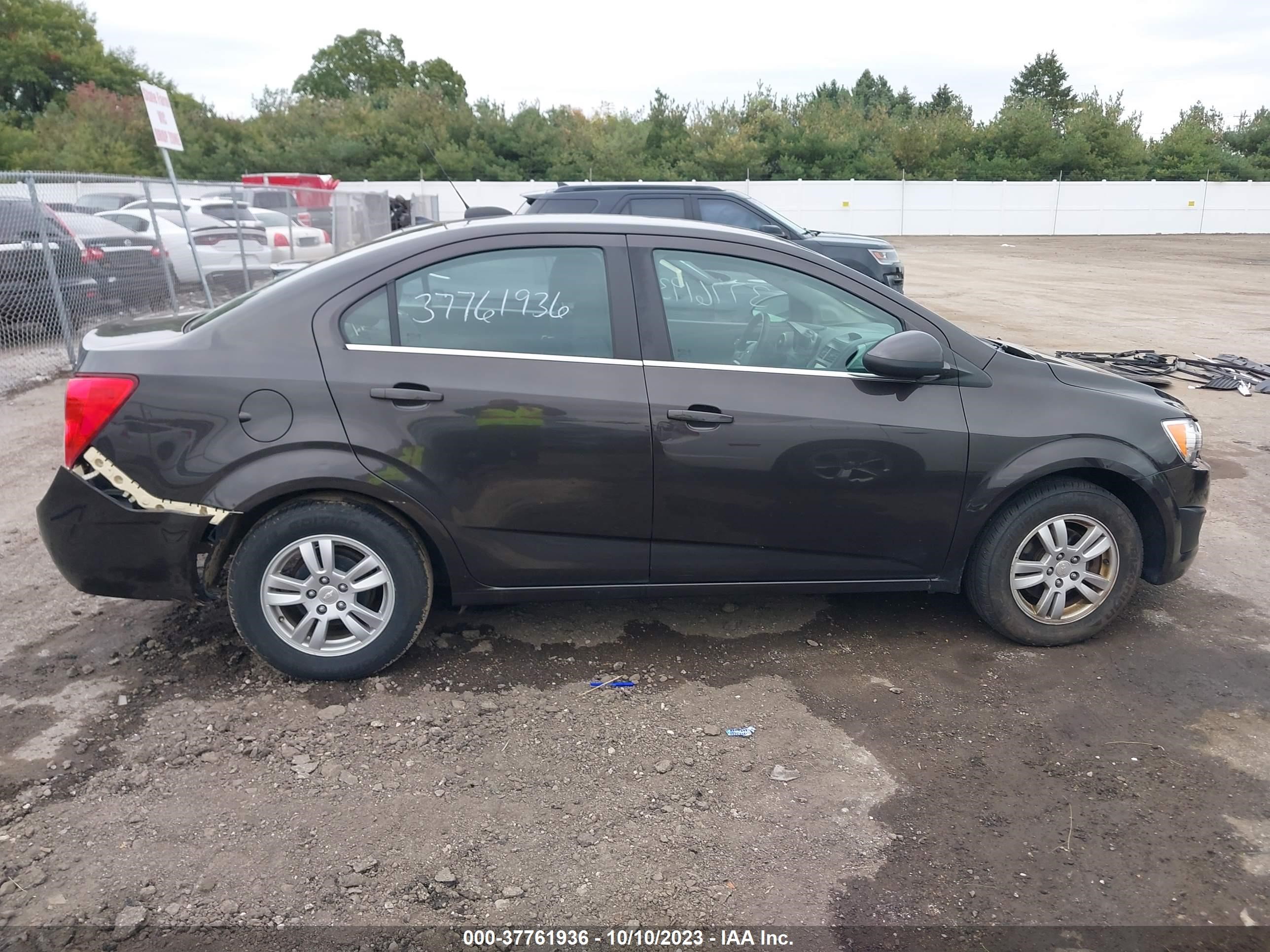 Photo 12 VIN: 1G1JC5SB4F4162327 - CHEVROLET SONIC 