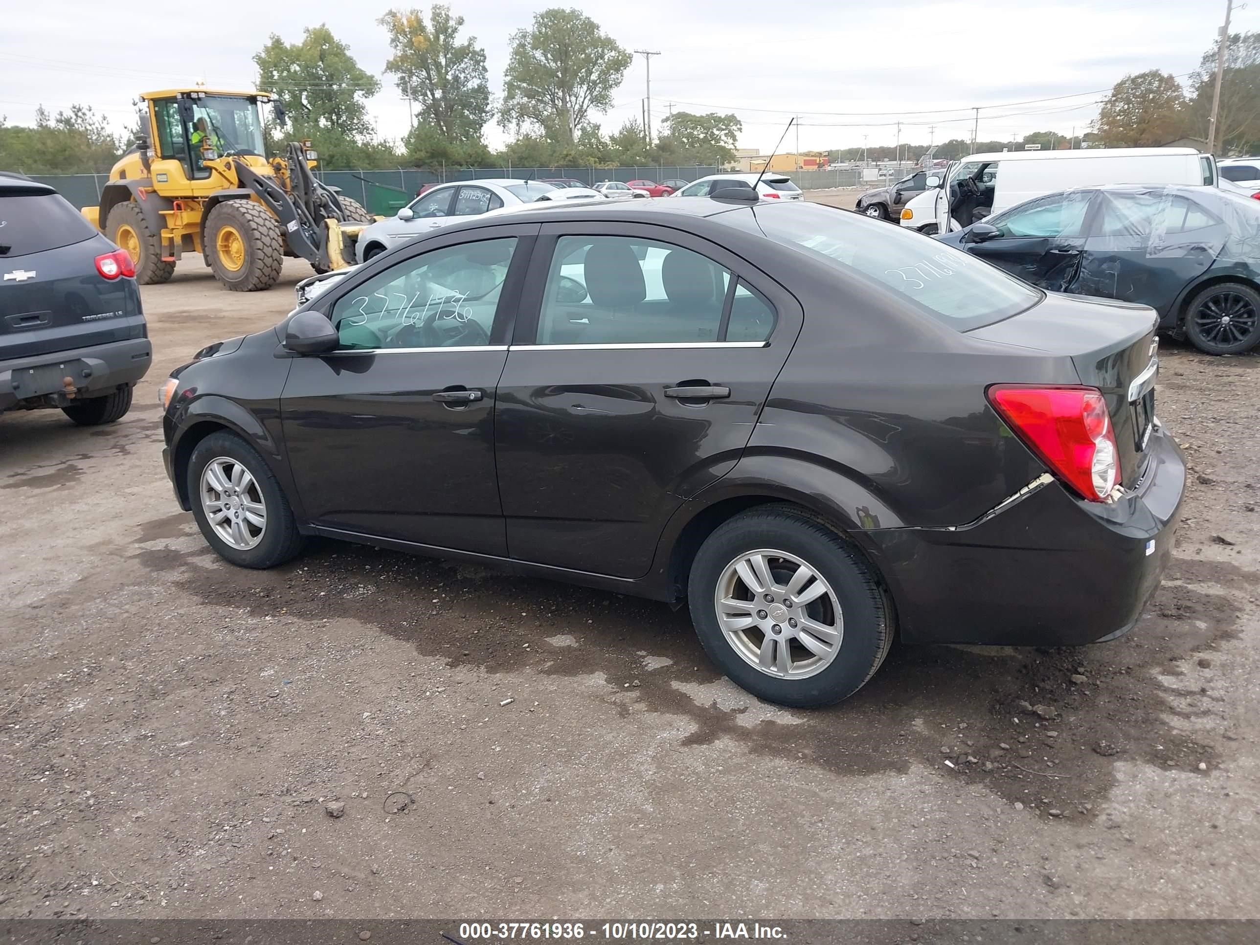 Photo 13 VIN: 1G1JC5SB4F4162327 - CHEVROLET SONIC 