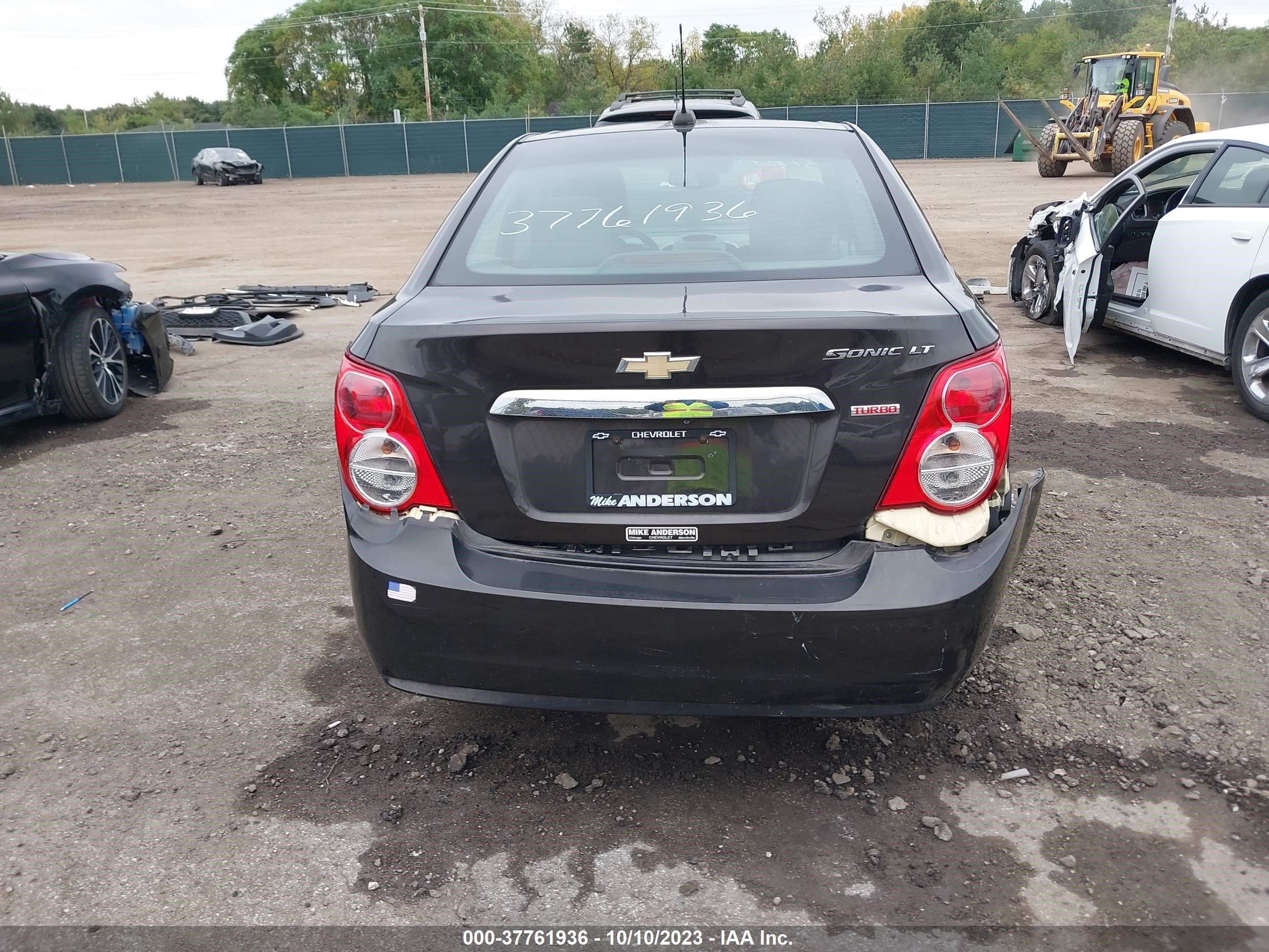 Photo 15 VIN: 1G1JC5SB4F4162327 - CHEVROLET SONIC 