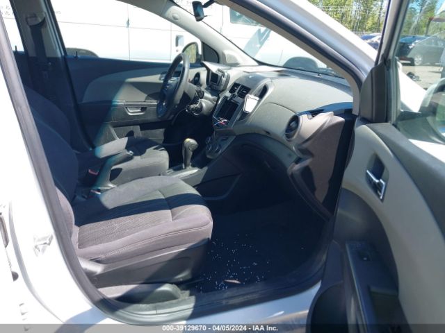 Photo 4 VIN: 1G1JC5SB8D4241027 - CHEVROLET SONIC 