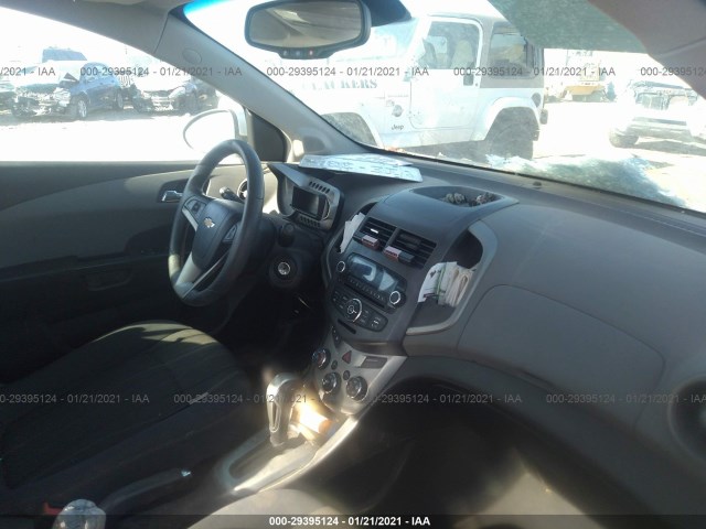 Photo 4 VIN: 1G1JC5SB9C4185131 - CHEVROLET SONIC 