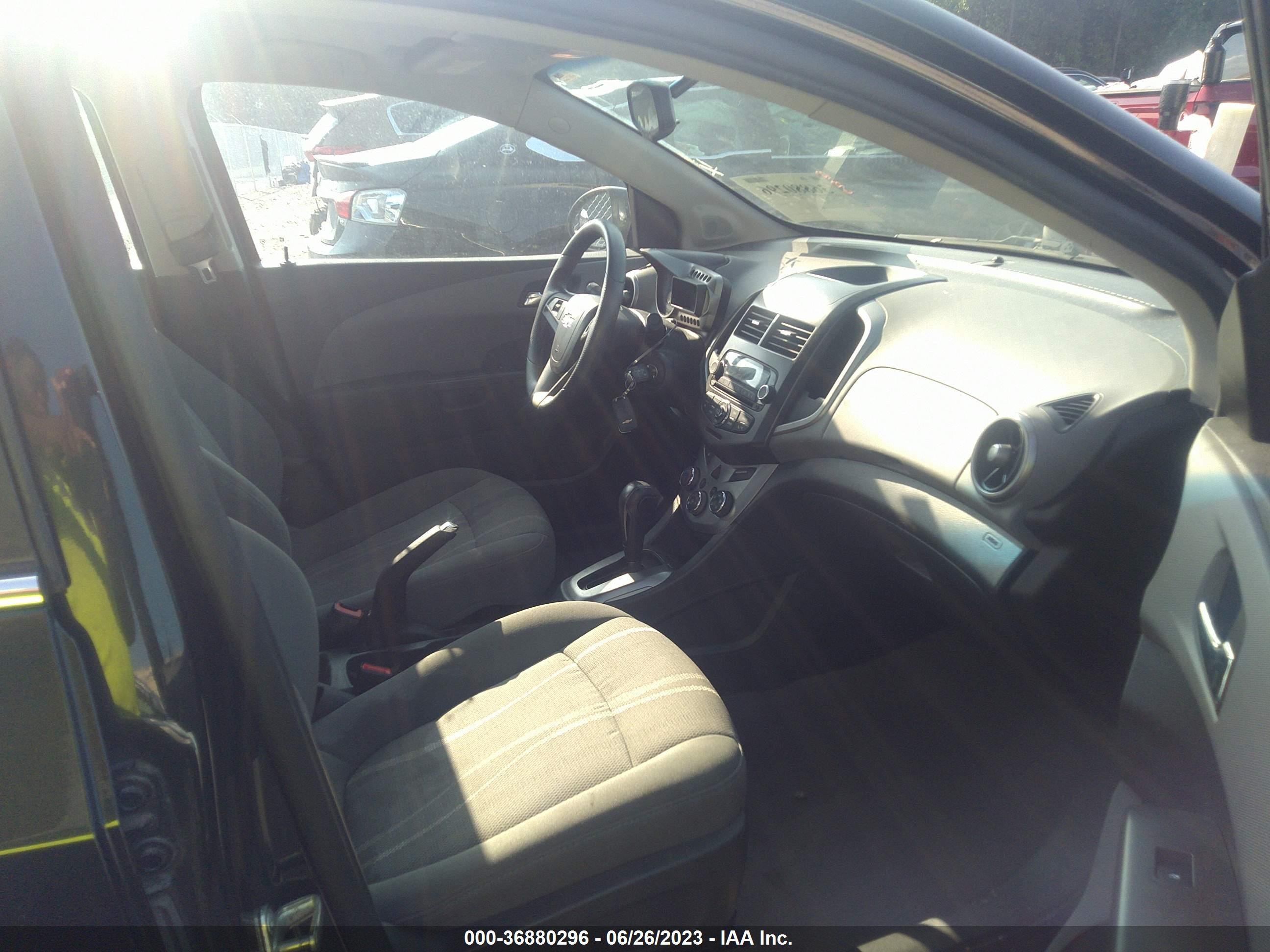 Photo 4 VIN: 1G1JC5SB9E4116510 - CHEVROLET SONIC 