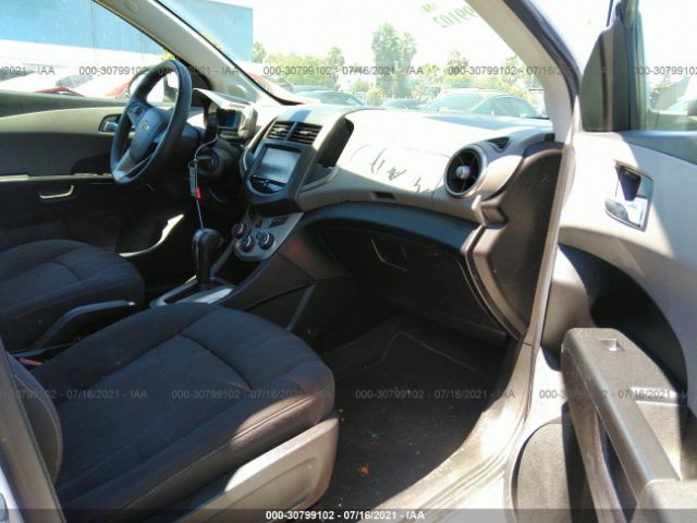 Photo 4 VIN: 1G1JC5SG0G4141567 - CHEVROLET SONIC 