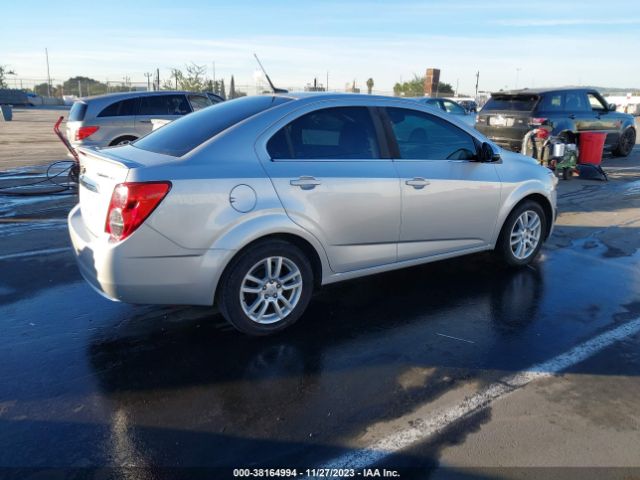 Photo 3 VIN: 1G1JC5SG1E4222171 - CHEVROLET SONIC 