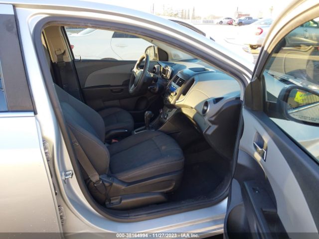 Photo 4 VIN: 1G1JC5SG1E4222171 - CHEVROLET SONIC 