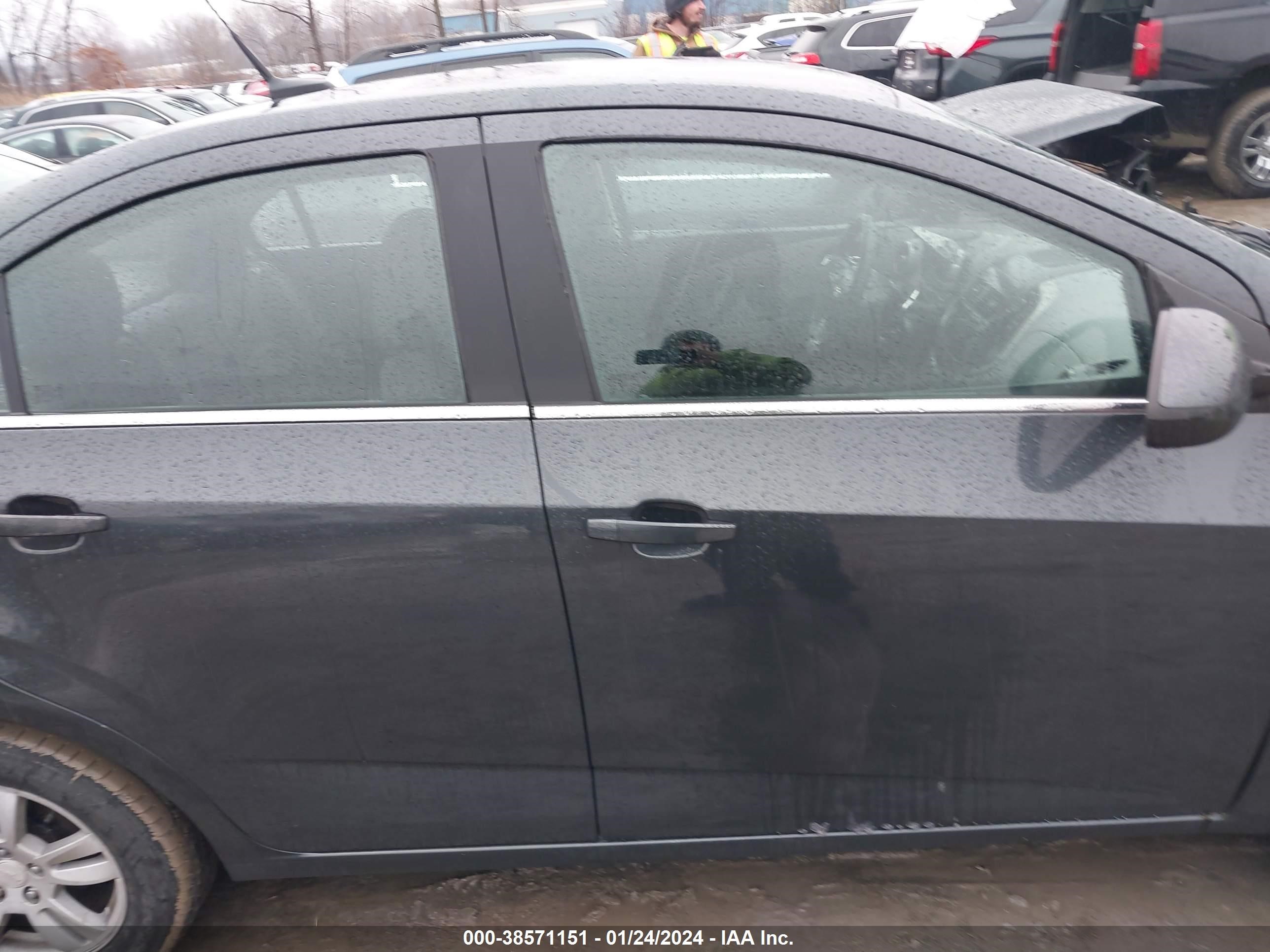 Photo 13 VIN: 1G1JC5SG3E4159817 - CHEVROLET SONIC 