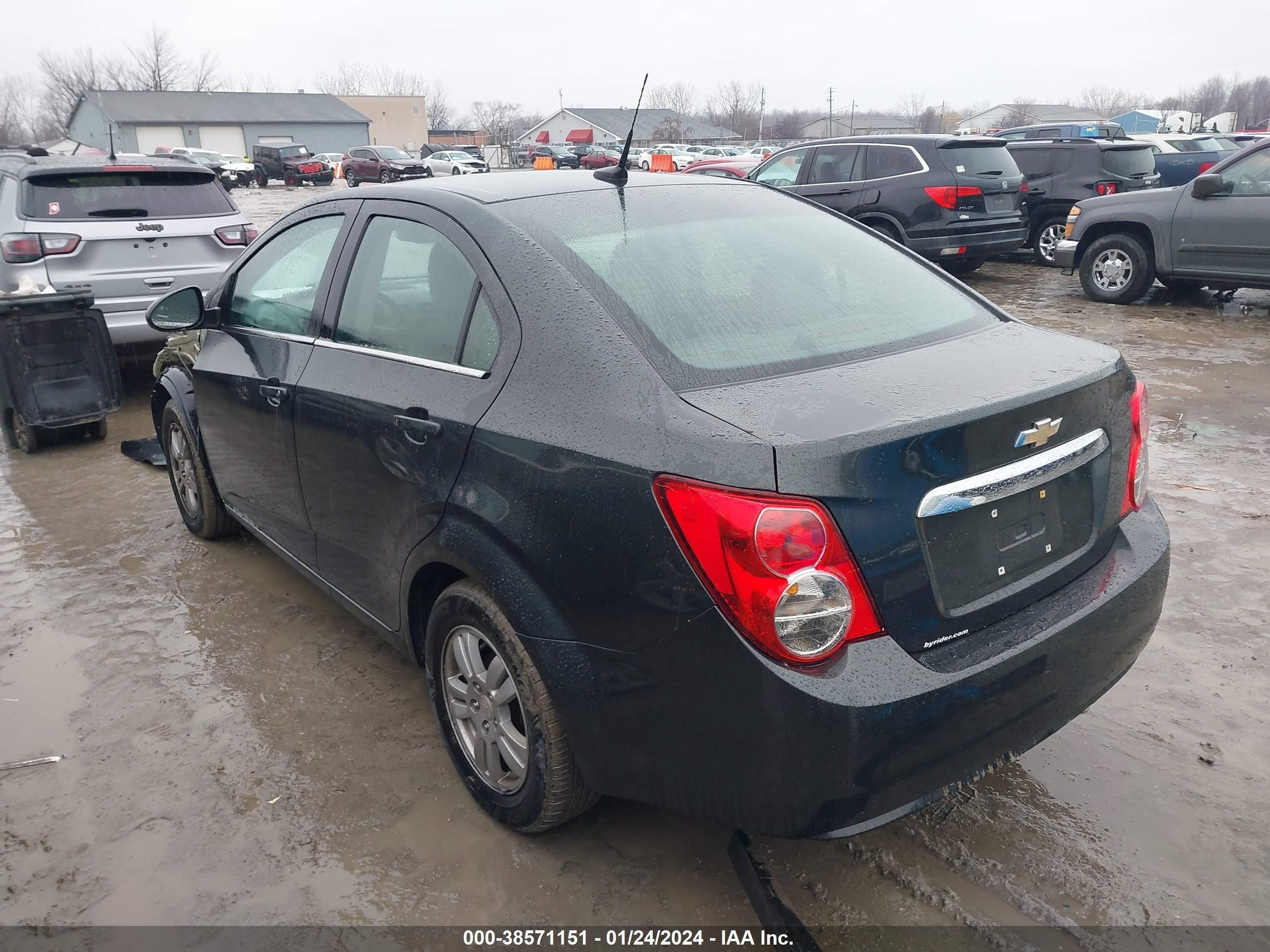 Photo 2 VIN: 1G1JC5SG3E4159817 - CHEVROLET SONIC 