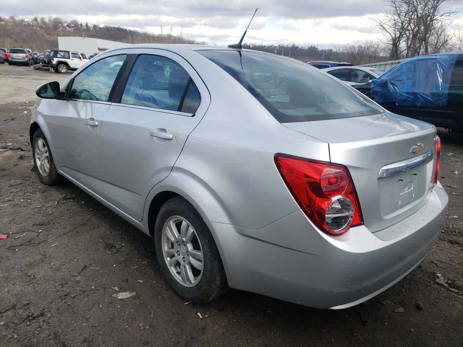 Photo 2 VIN: 1G1JC5SG4D4109703 - CHEVROLET SONIC LT 