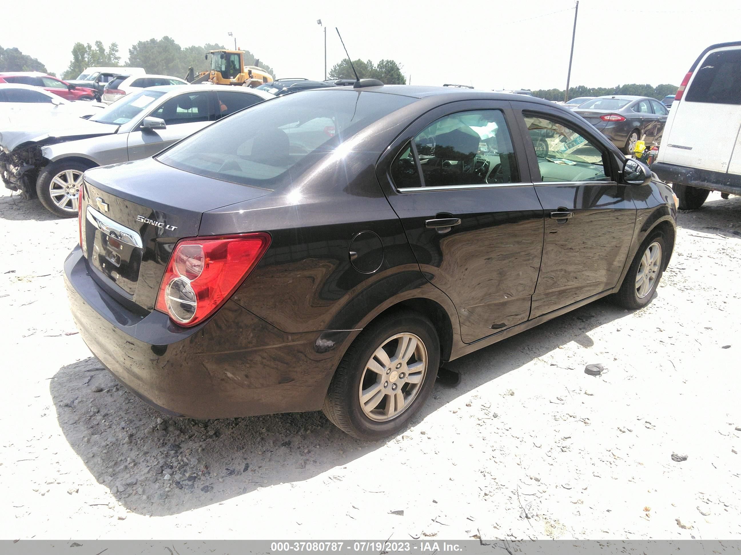 Photo 3 VIN: 1G1JC5SG4F4123586 - CHEVROLET SONIC 