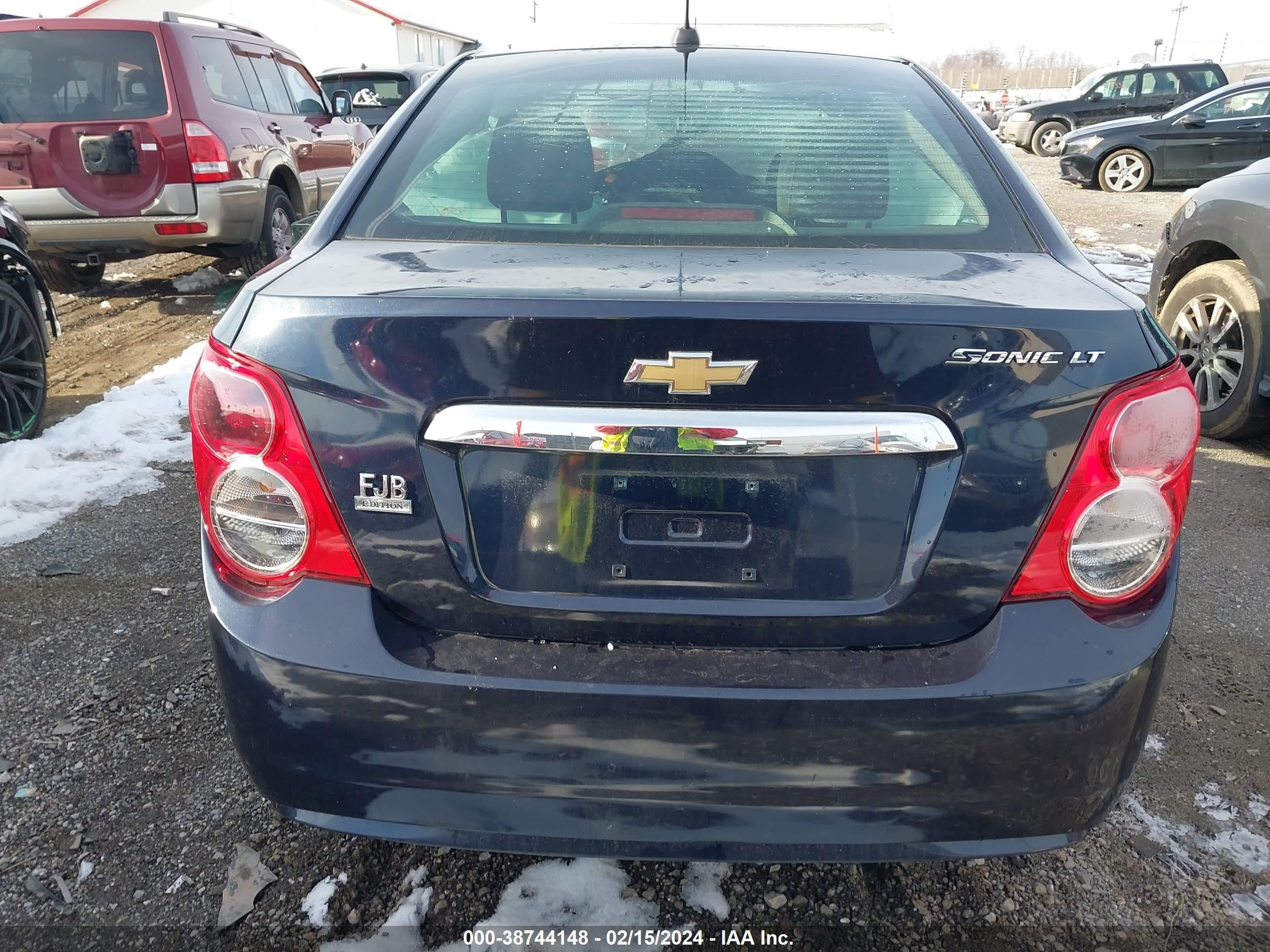 Photo 15 VIN: 1G1JC5SG4F4146141 - CHEVROLET SONIC 