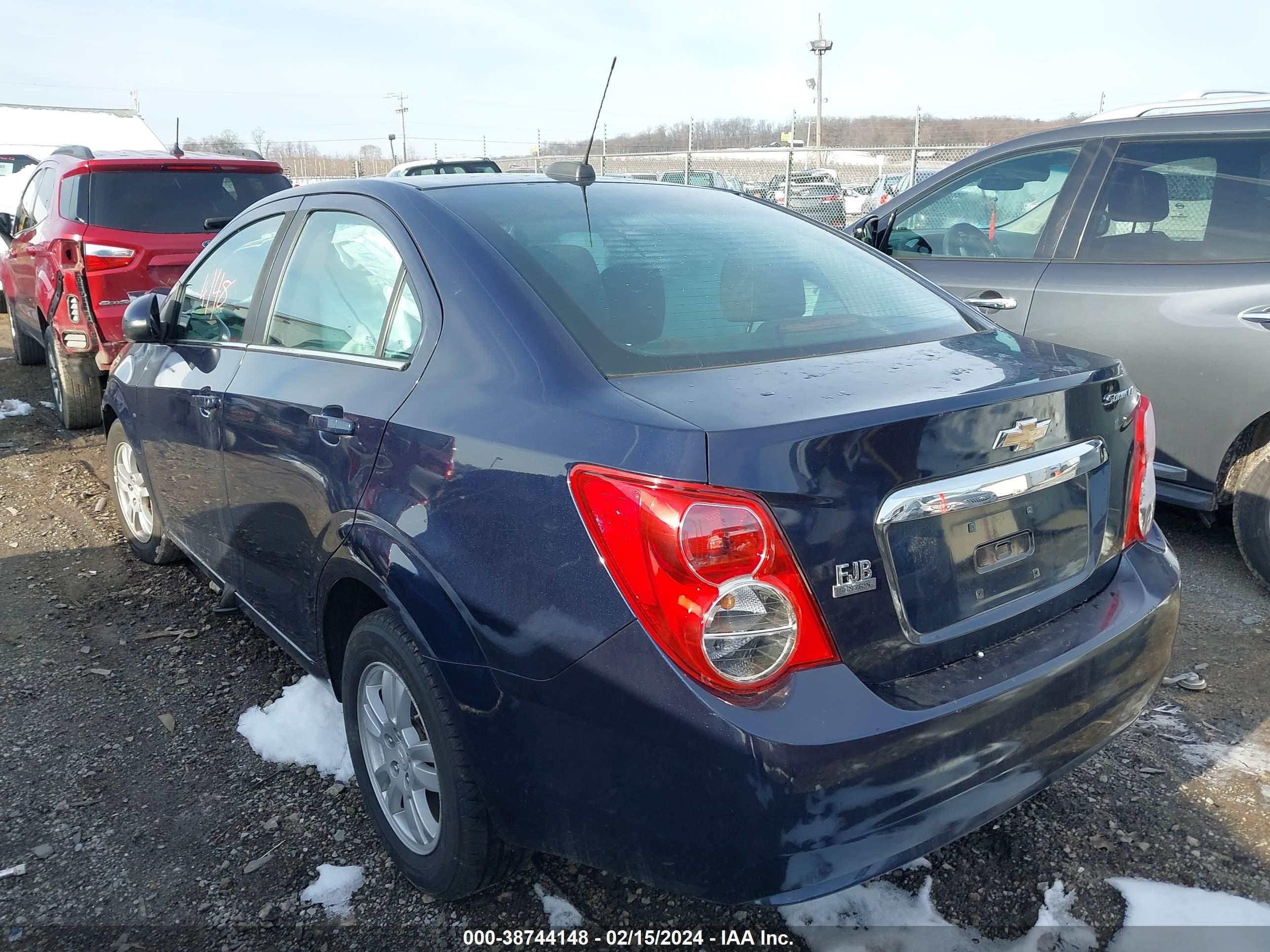 Photo 2 VIN: 1G1JC5SG4F4146141 - CHEVROLET SONIC 