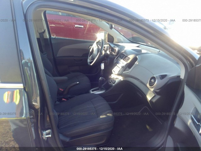 Photo 4 VIN: 1G1JC5SG4F4208105 - CHEVROLET SONIC 