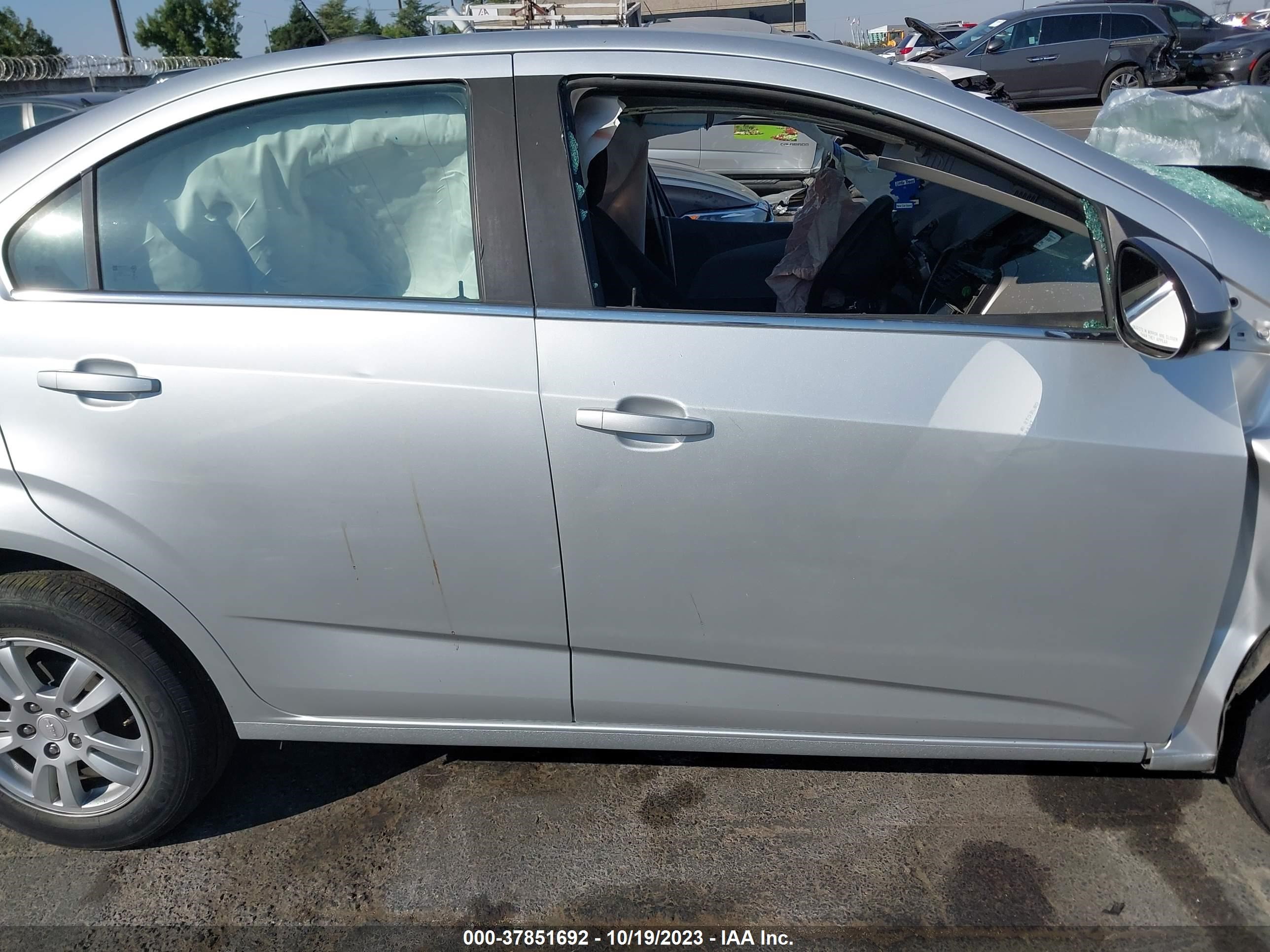 Photo 11 VIN: 1G1JC5SG4G4102593 - CHEVROLET SONIC 