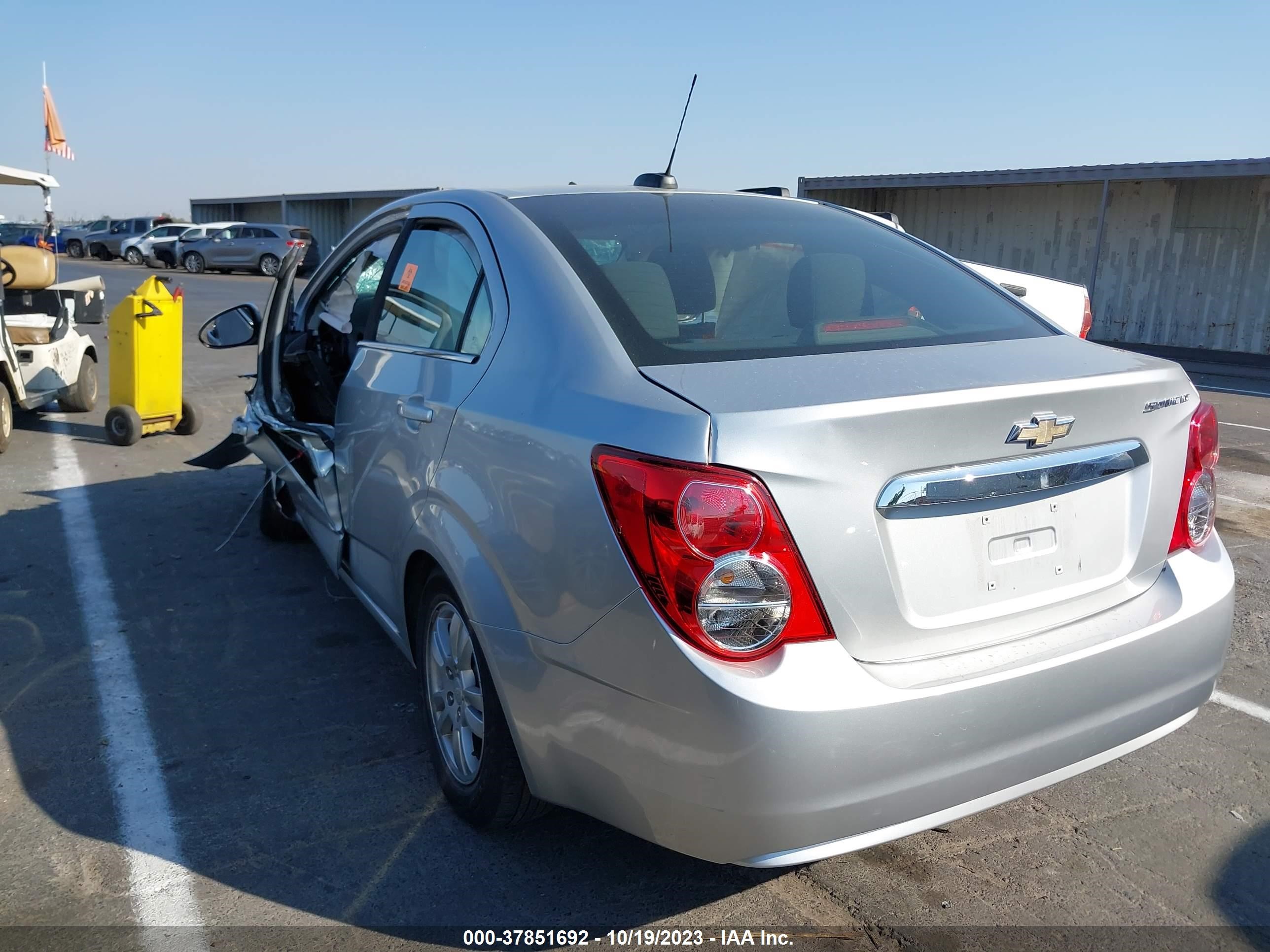 Photo 2 VIN: 1G1JC5SG4G4102593 - CHEVROLET SONIC 