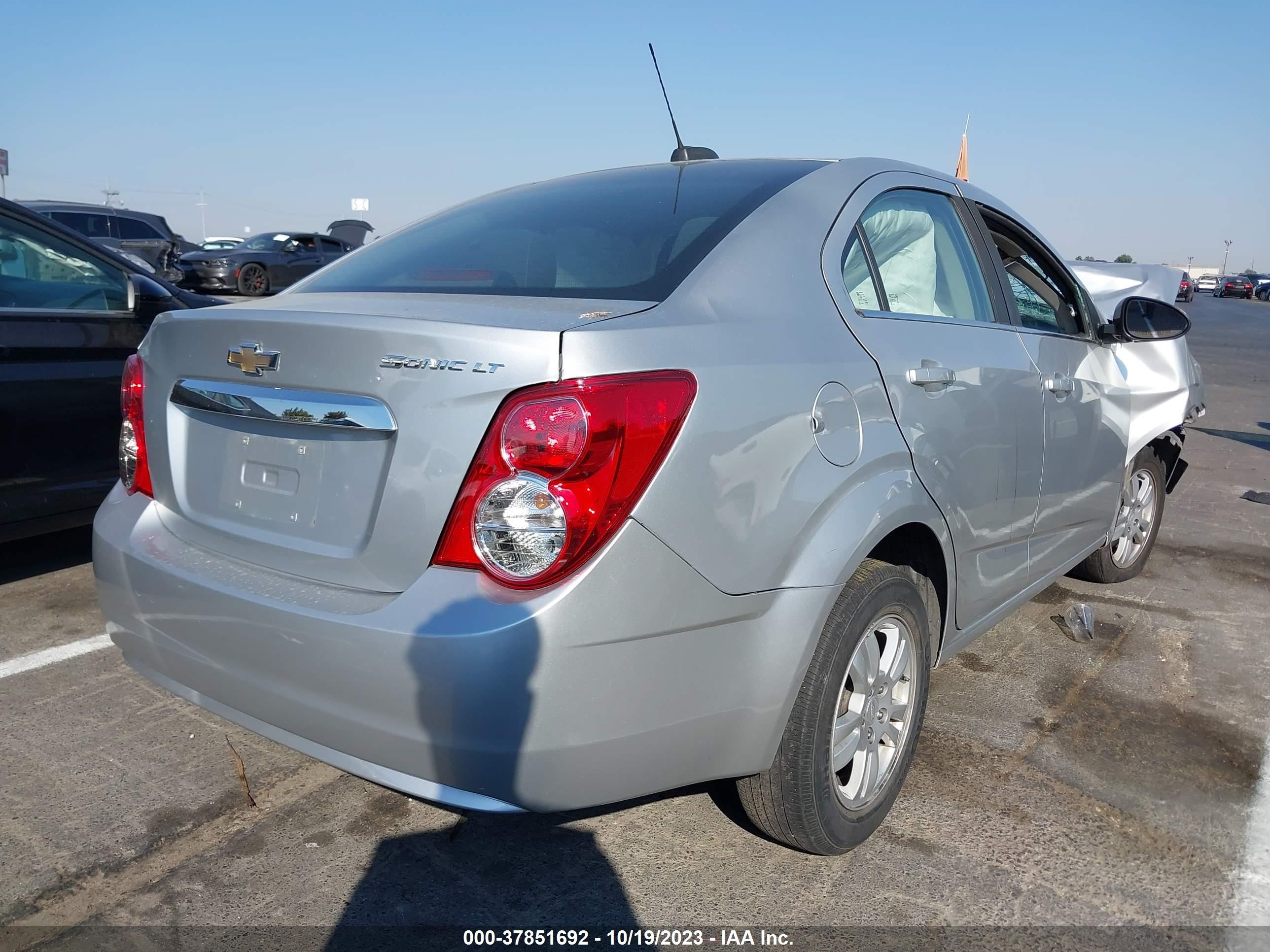 Photo 3 VIN: 1G1JC5SG4G4102593 - CHEVROLET SONIC 