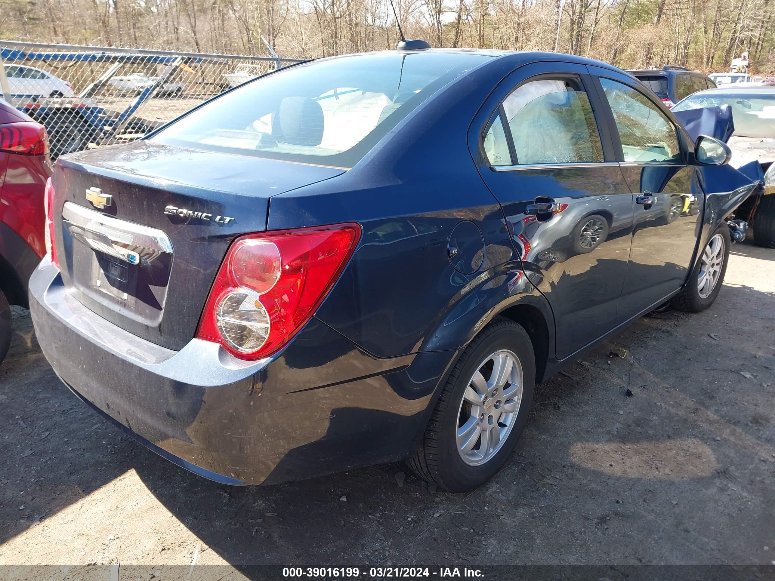 Photo 3 VIN: 1G1JC5SG4G4182400 - CHEVROLET SONIC 