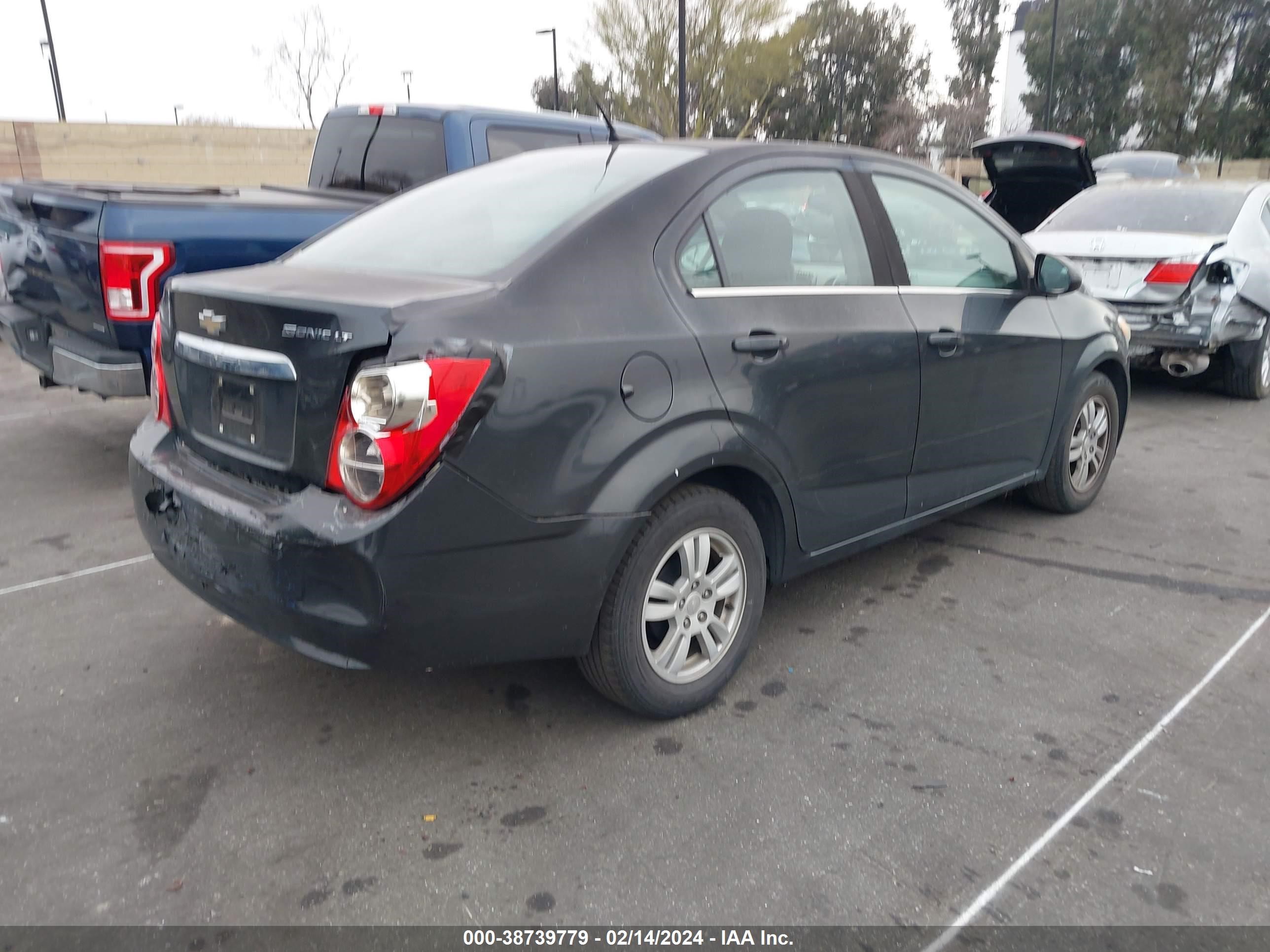 Photo 3 VIN: 1G1JC5SG8E4107177 - CHEVROLET SONIC 