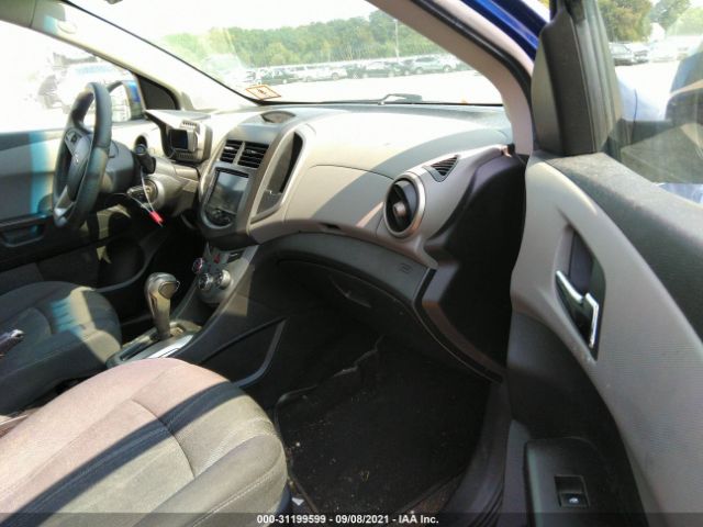 Photo 4 VIN: 1G1JC5SG8E4120592 - CHEVROLET SONIC 