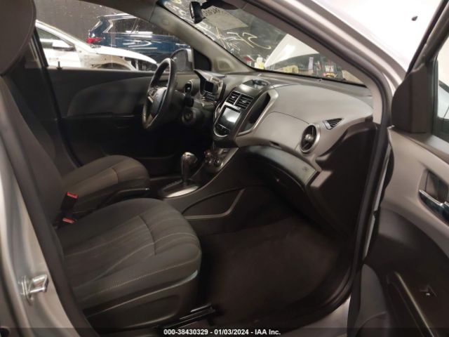 Photo 4 VIN: 1G1JC5SG8E4132760 - CHEVROLET SONIC 