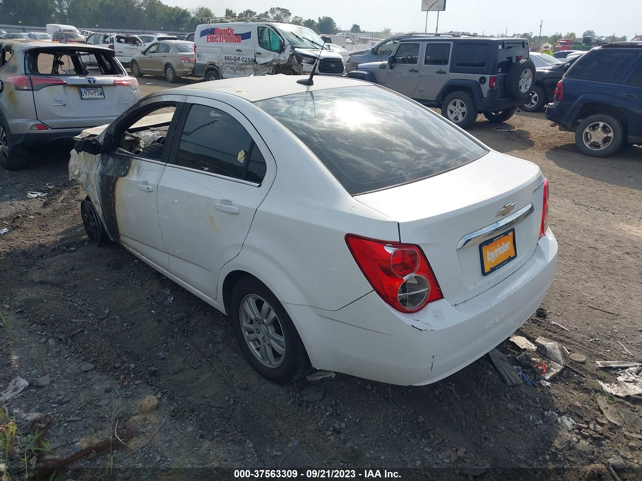 Photo 2 VIN: 1G1JC5SH1C4212097 - CHEVROLET SONIC 