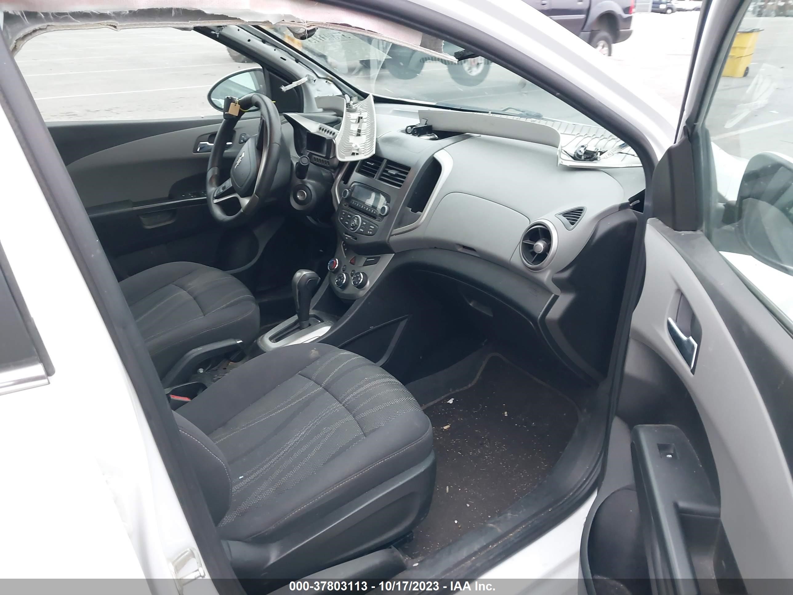 Photo 4 VIN: 1G1JC5SH1F4131217 - CHEVROLET SONIC 