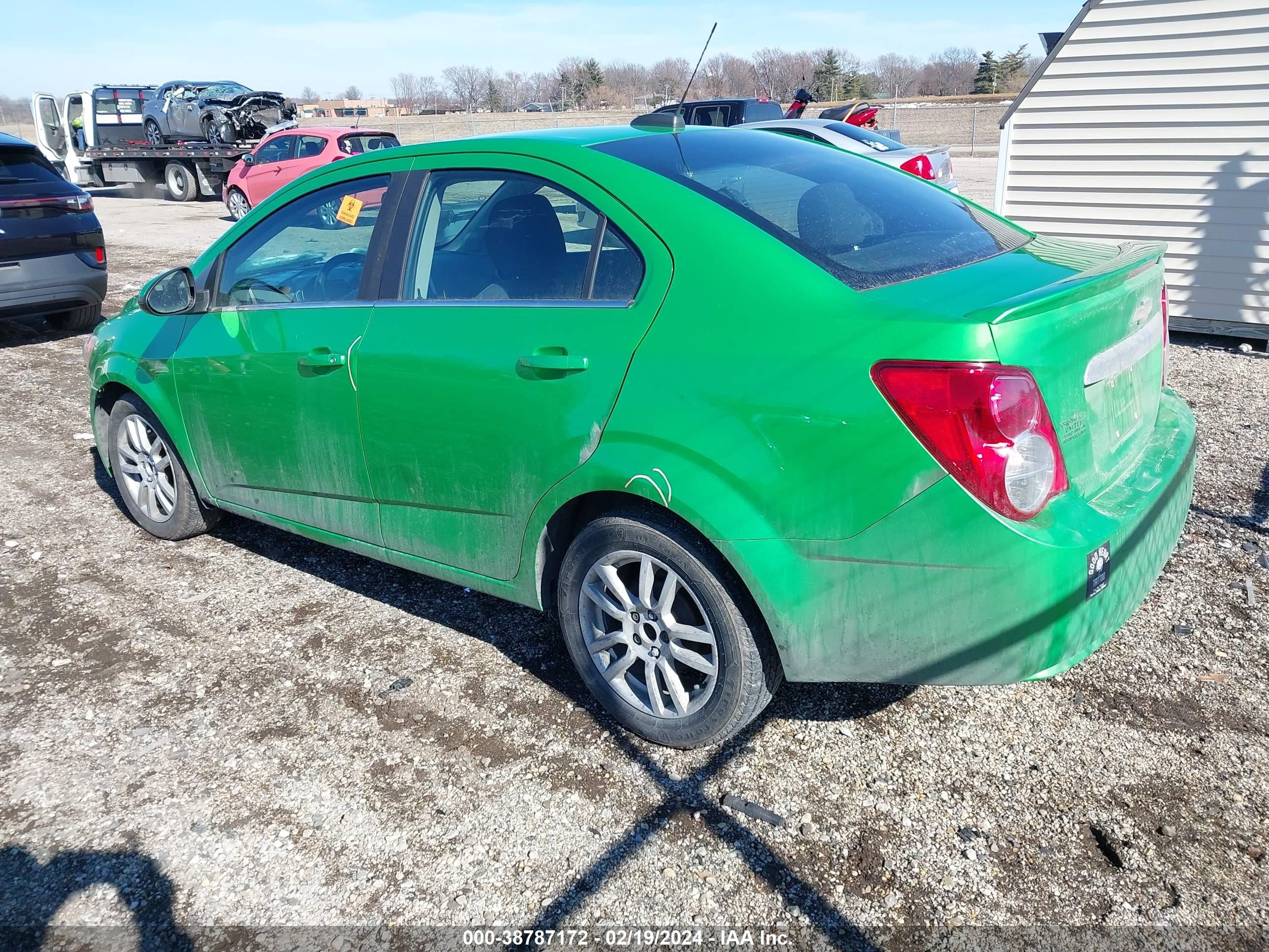 Photo 2 VIN: 1G1JC5SH1F4181969 - CHEVROLET SONIC 