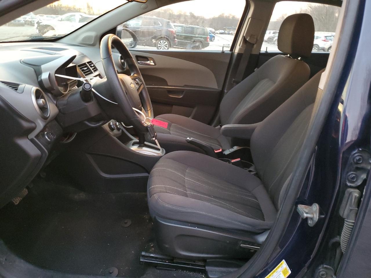 Photo 6 VIN: 1G1JC5SH1G4118341 - CHEVROLET SONIC 