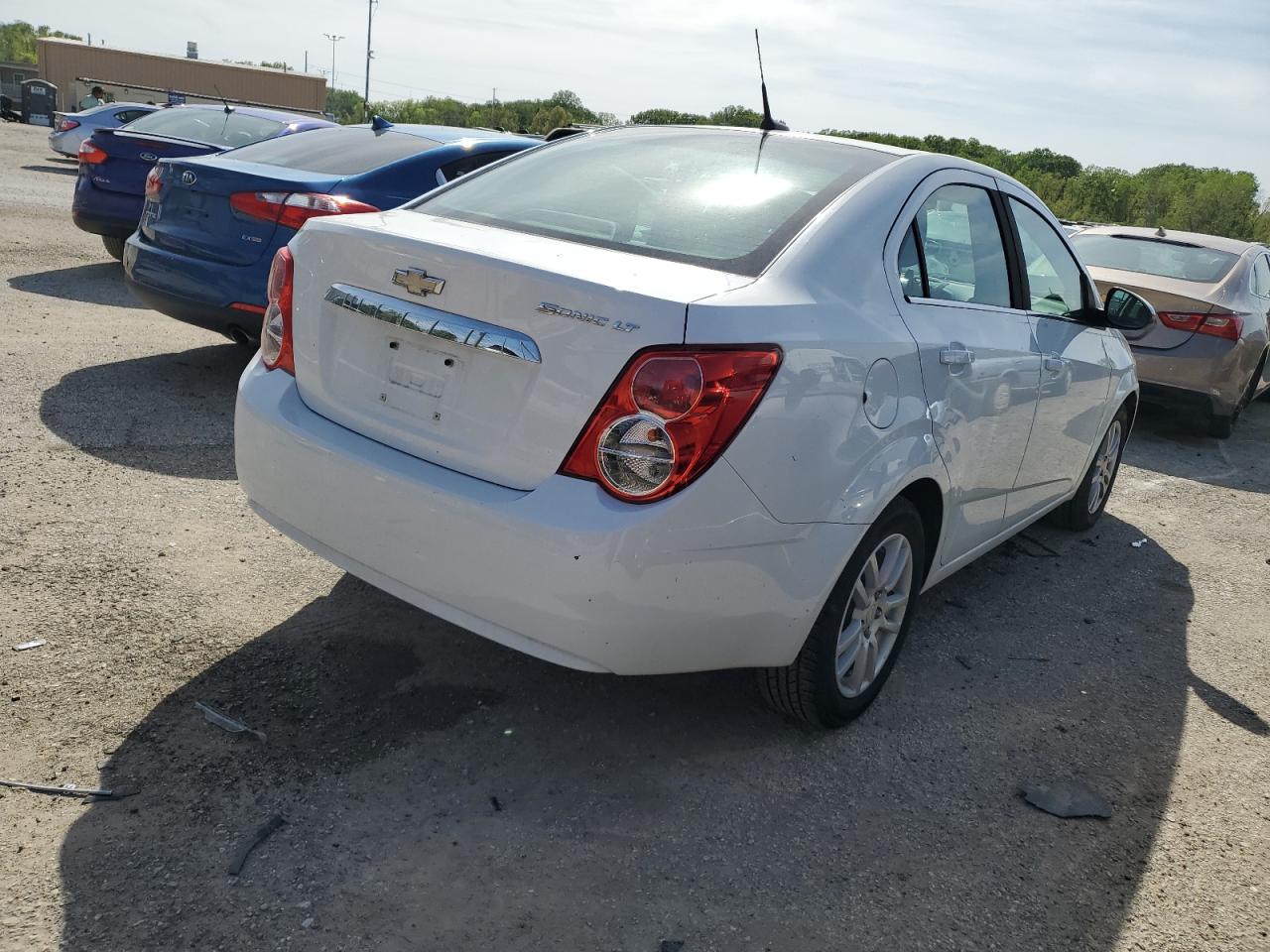 Photo 2 VIN: 1G1JC5SH2C4137572 - CHEVROLET SONIC 