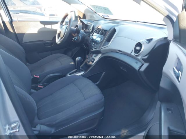 Photo 4 VIN: 1G1JC5SH2D4131028 - CHEVROLET SONIC 