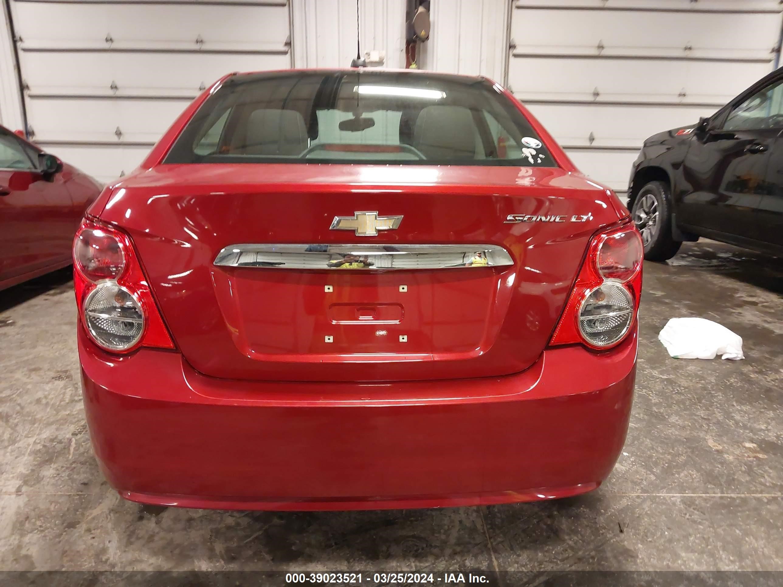 Photo 16 VIN: 1G1JC5SH2F4106990 - CHEVROLET SONIC 