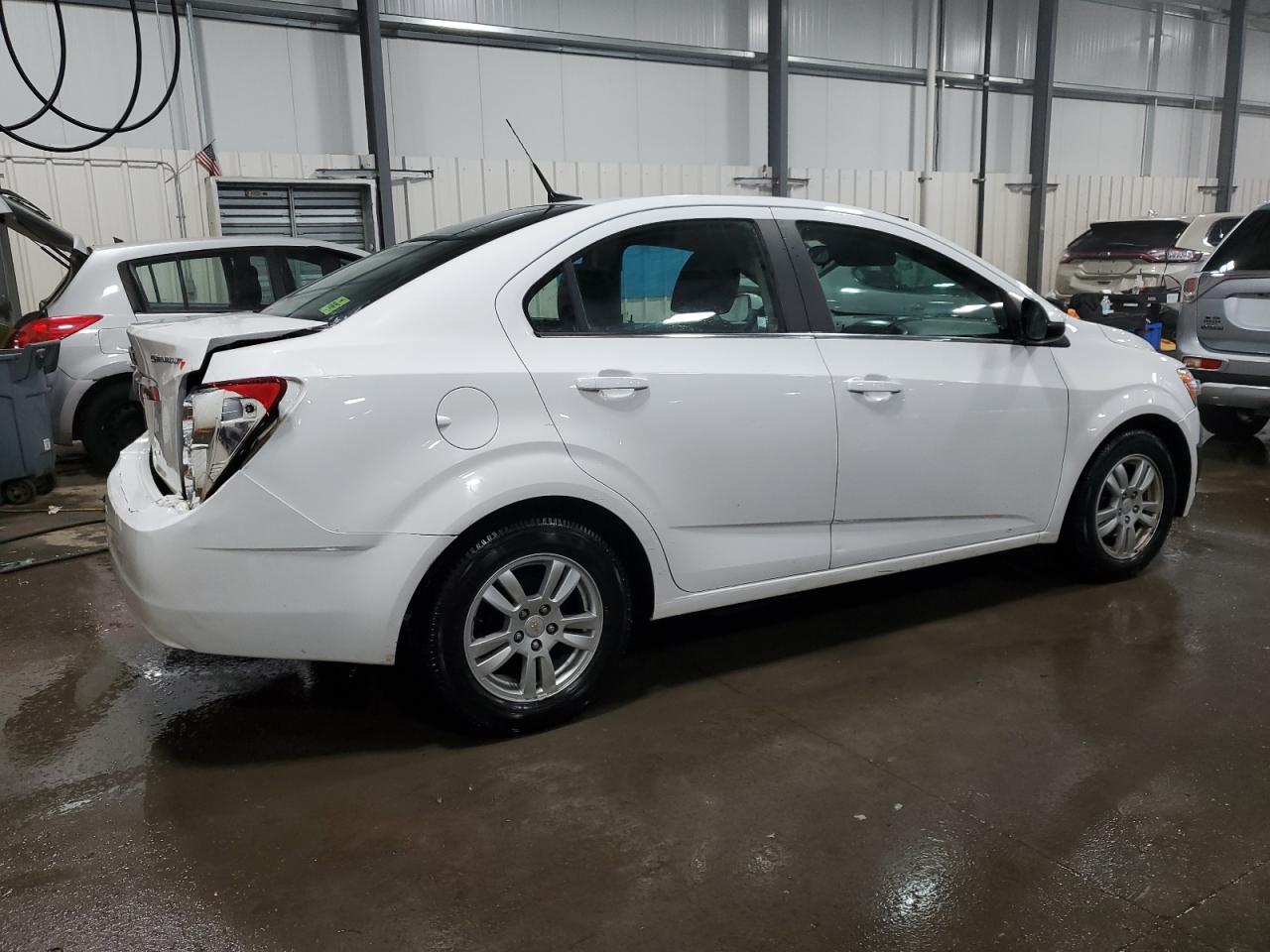 Photo 2 VIN: 1G1JC5SH3C4104337 - CHEVROLET SONIC 