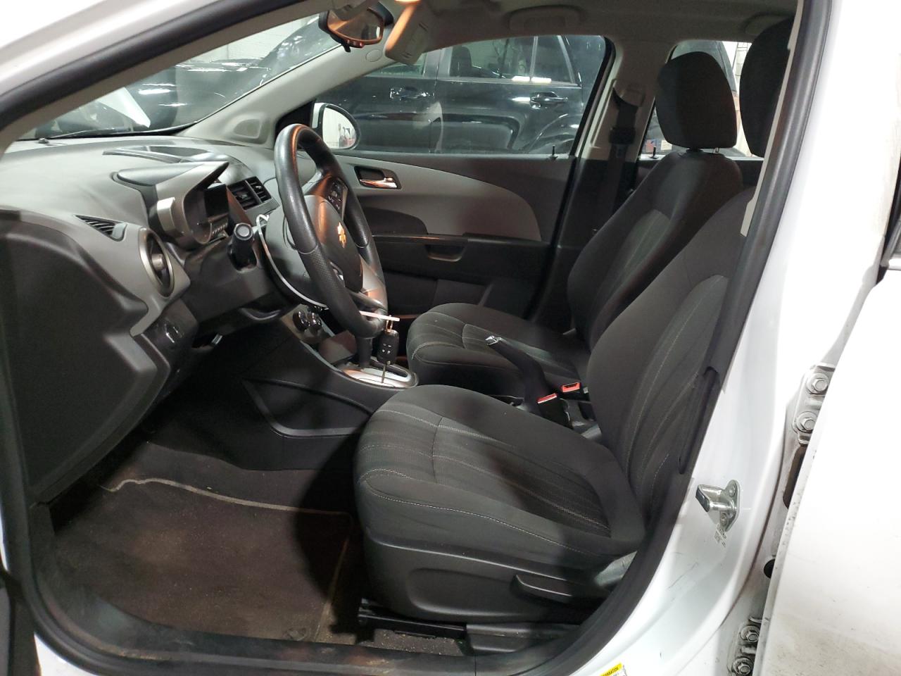 Photo 6 VIN: 1G1JC5SH3C4104337 - CHEVROLET SONIC 