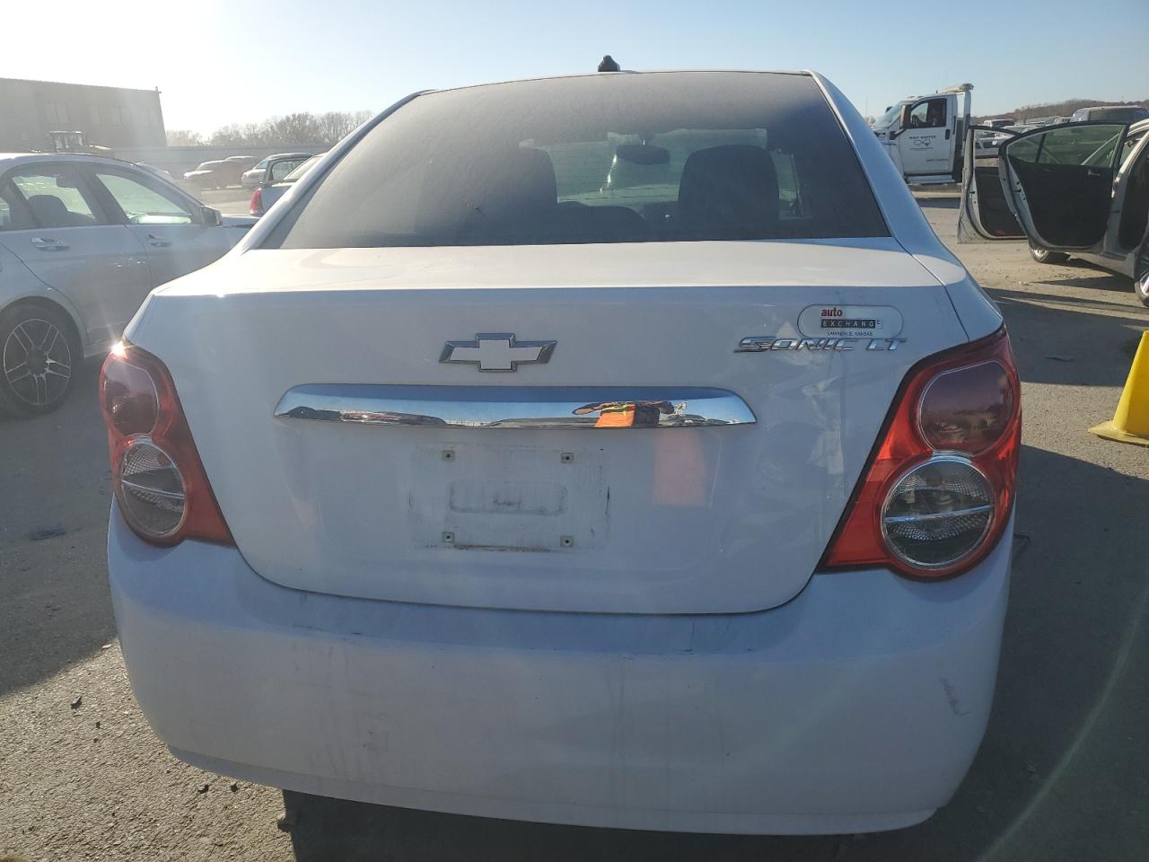 Photo 5 VIN: 1G1JC5SH3E4111193 - CHEVROLET SONIC 