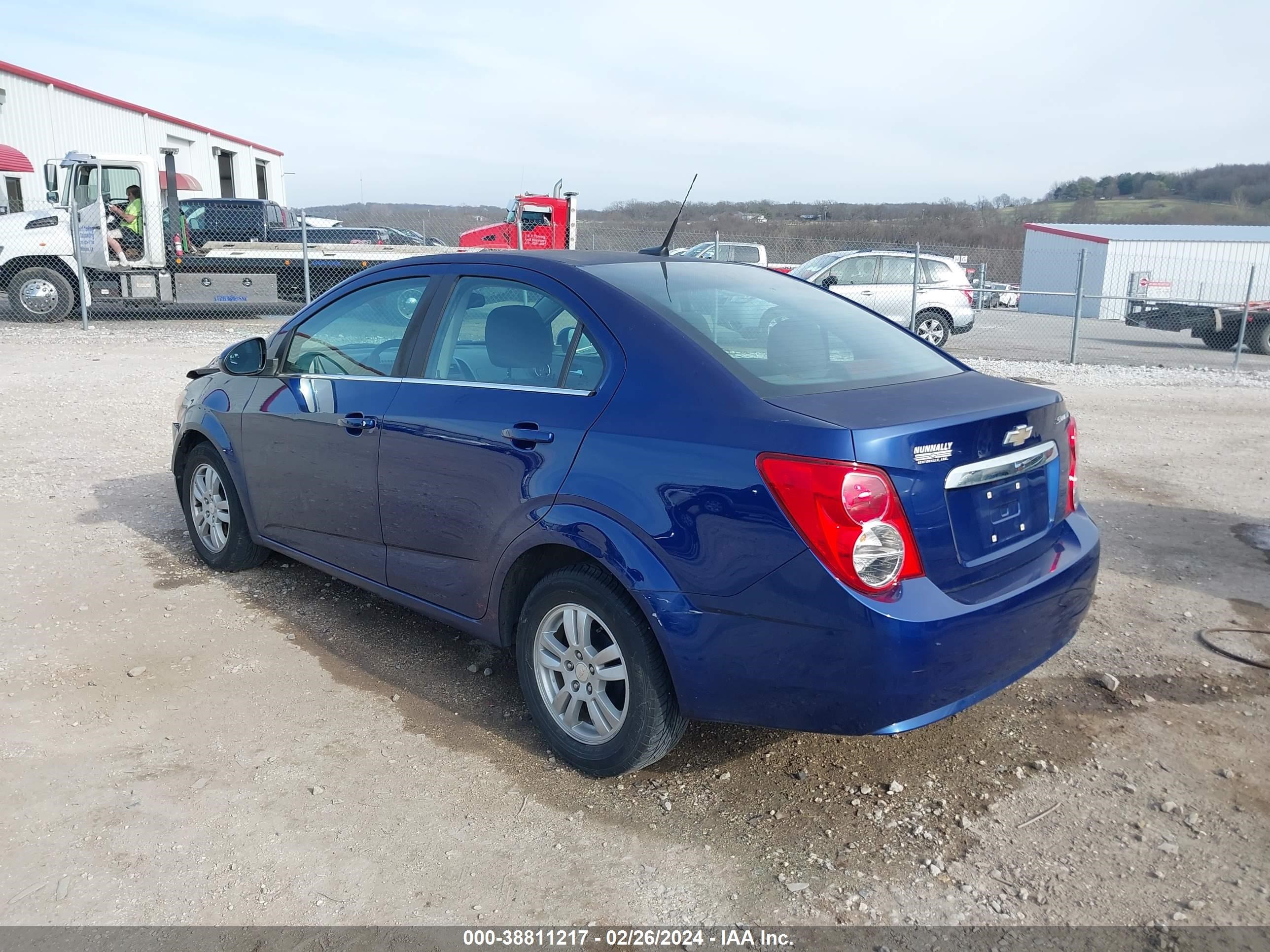 Photo 2 VIN: 1G1JC5SH3E4167313 - CHEVROLET SONIC 