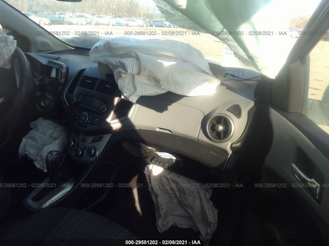 Photo 4 VIN: 1G1JC5SH4F4120485 - CHEVROLET SONIC 