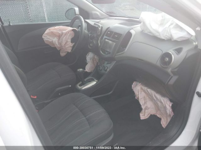 Photo 4 VIN: 1G1JC5SH4G4185919 - CHEVROLET SONIC 