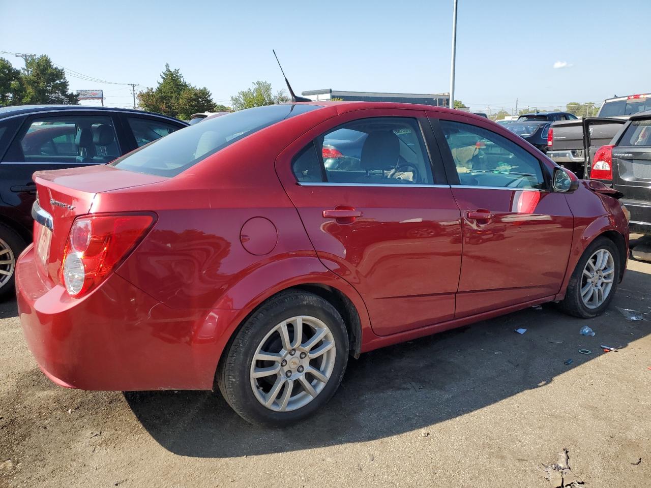 Photo 2 VIN: 1G1JC5SH5C4150607 - CHEVROLET SONIC 