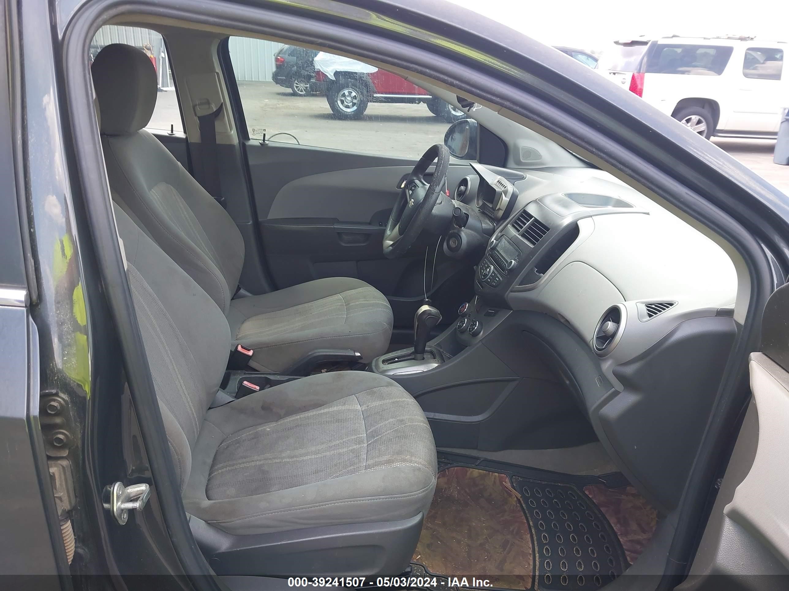 Photo 4 VIN: 1G1JC5SH5E4159245 - CHEVROLET SONIC 