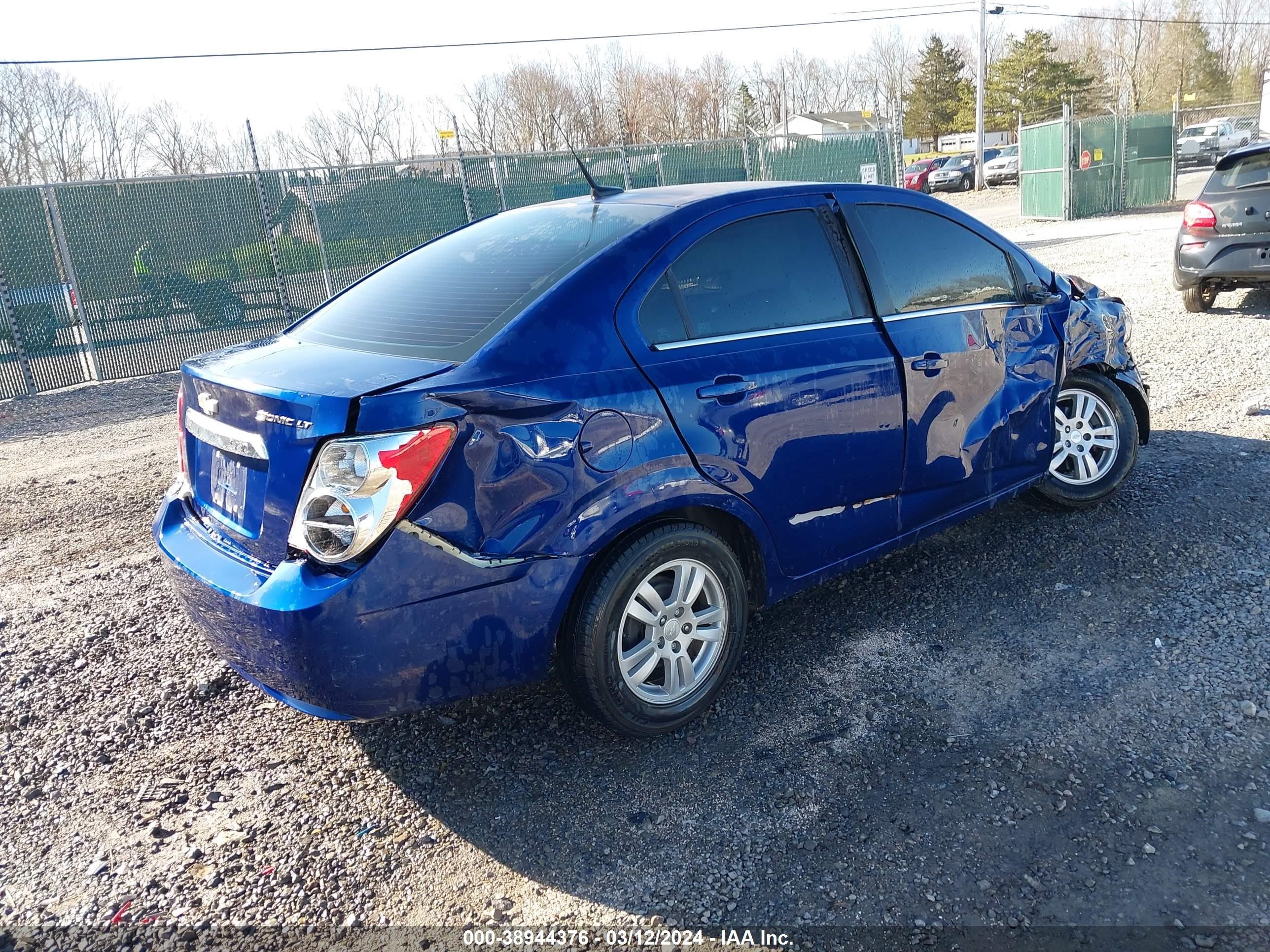 Photo 3 VIN: 1G1JC5SH5E4175929 - CHEVROLET SONIC 