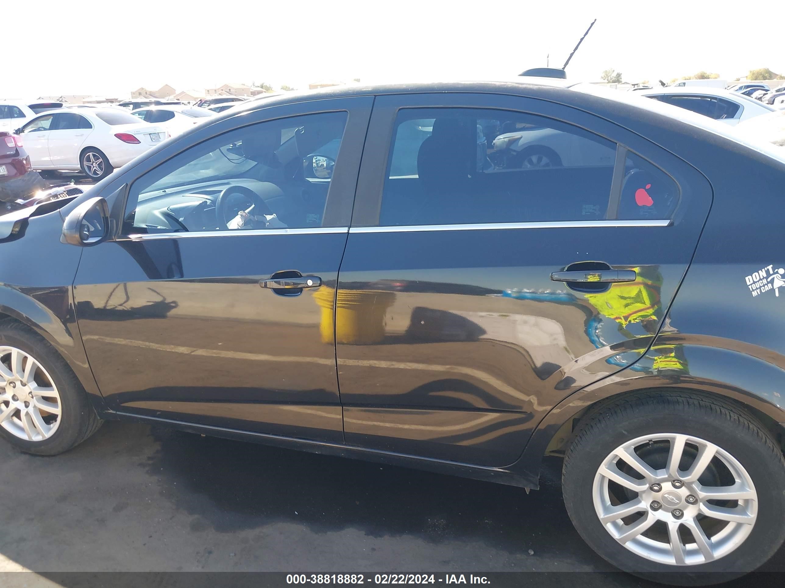 Photo 13 VIN: 1G1JC5SH5F4133391 - CHEVROLET SONIC 