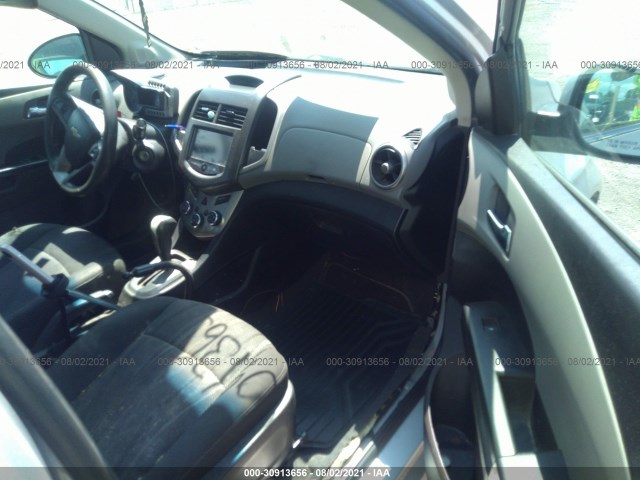 Photo 4 VIN: 1G1JC5SH5G4117550 - CHEVROLET SONIC 