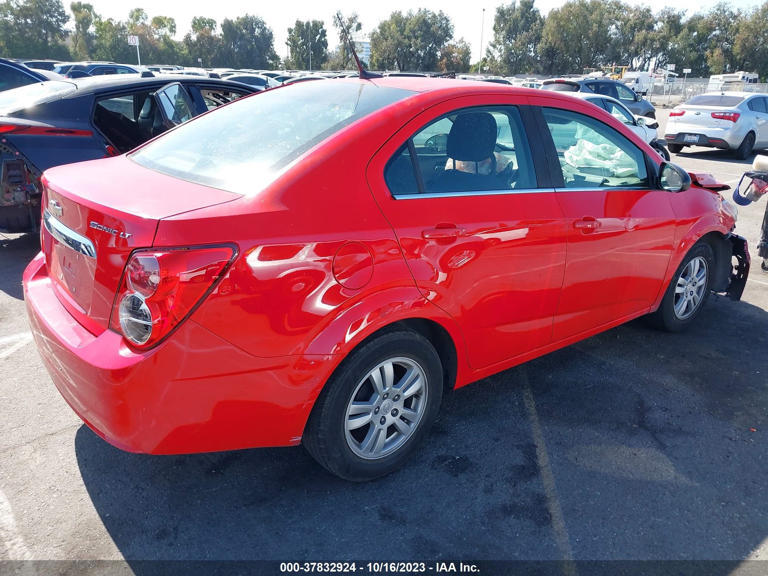 Photo 3 VIN: 1G1JC5SH6E4110703 - CHEVROLET SONIC 