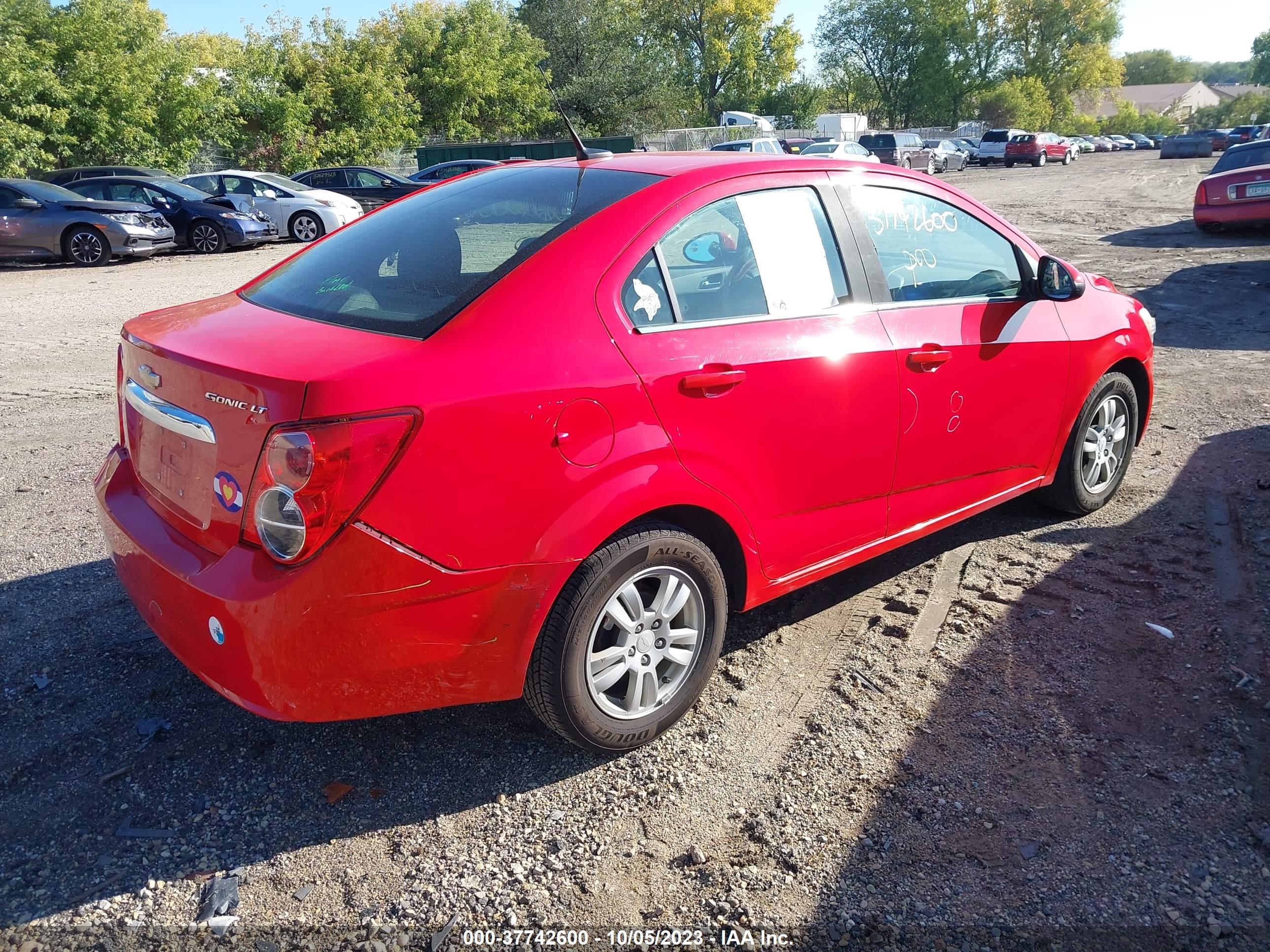 Photo 3 VIN: 1G1JC5SH6E4130255 - CHEVROLET SONIC 