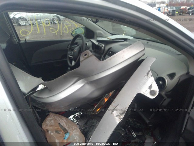 Photo 4 VIN: 1G1JC5SH7D4231402 - CHEVROLET SONIC 