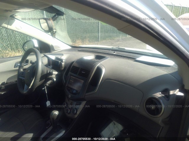 Photo 4 VIN: 1G1JC5SH7E4226427 - CHEVROLET SONIC 