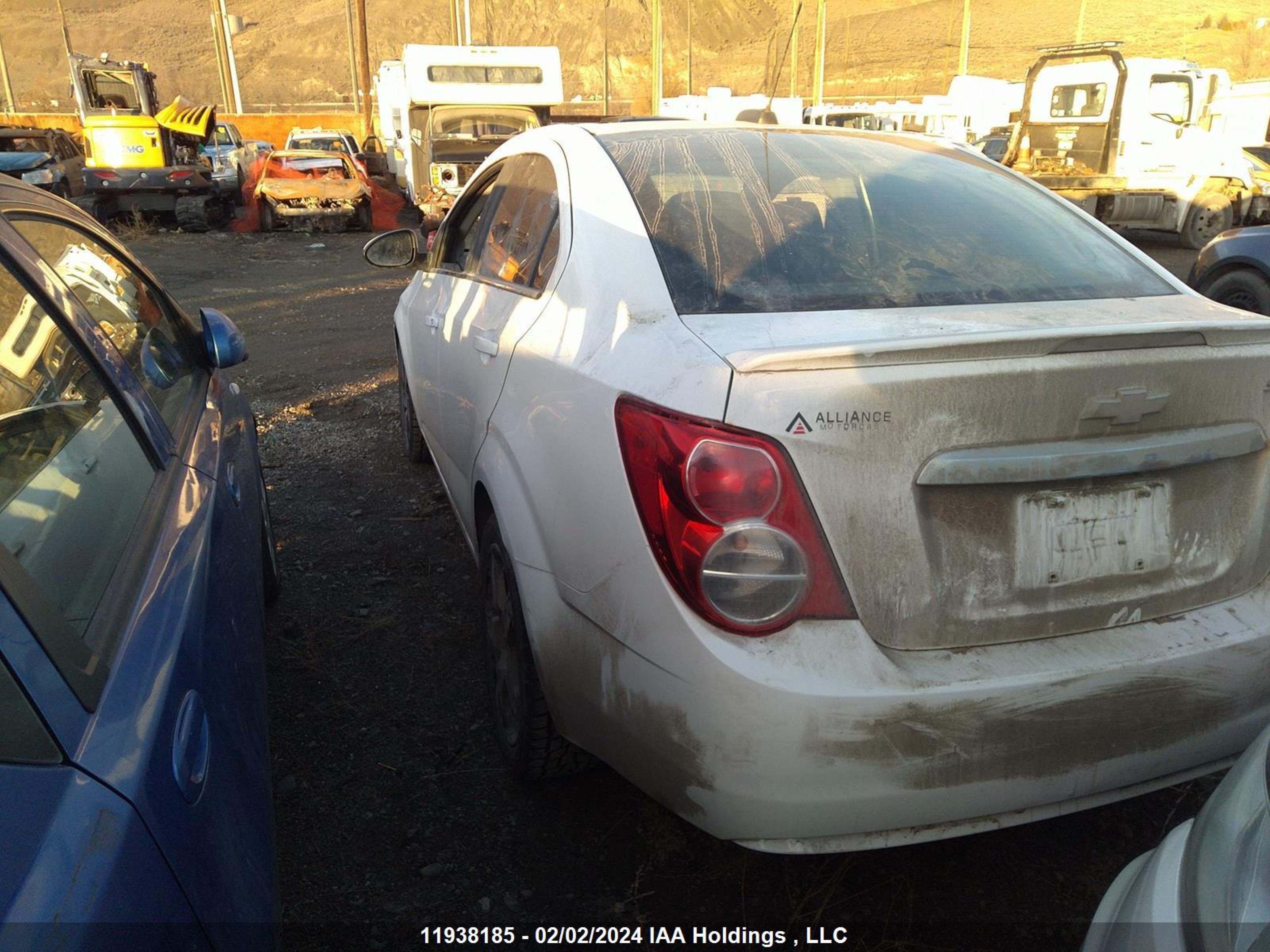 Photo 2 VIN: 1G1JC5SH7F4190014 - CHEVROLET SONIC 