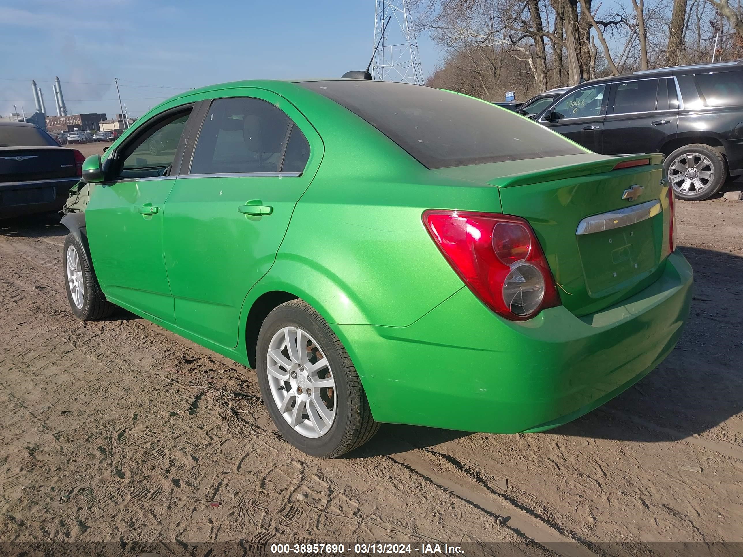 Photo 2 VIN: 1G1JC5SH7F4219186 - CHEVROLET SONIC 