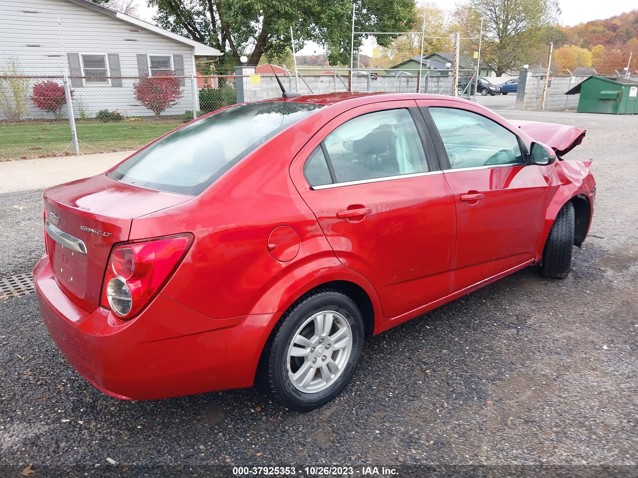 Photo 3 VIN: 1G1JC5SH8E4224931 - CHEVROLET SONIC 